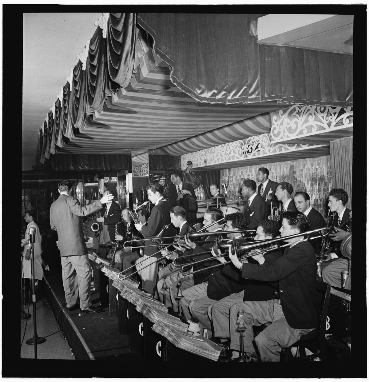 Photo of Barnet with orchestra